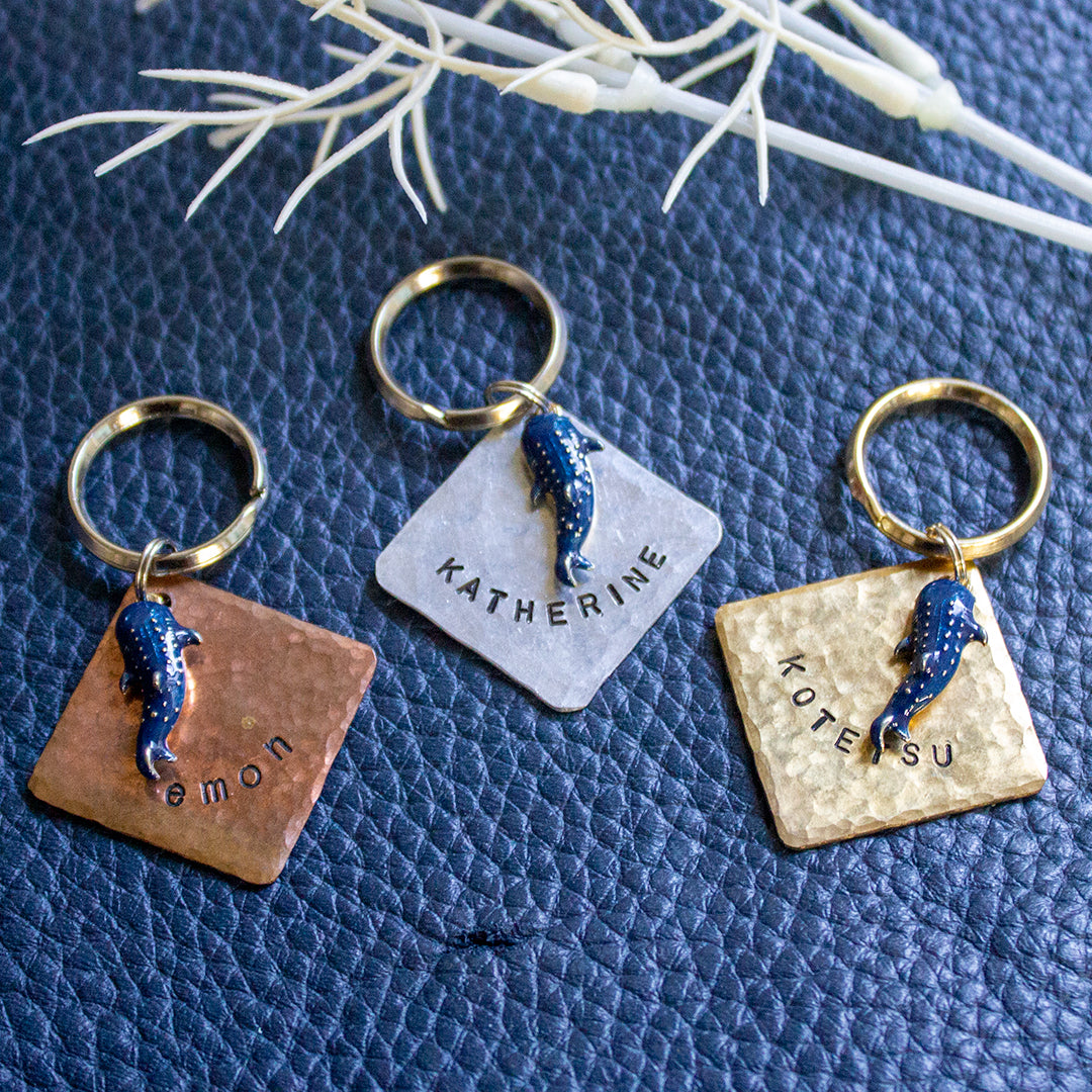 ジンベイザメの四角い迷子札 Regalito Kobe Whale Shark Square Tag